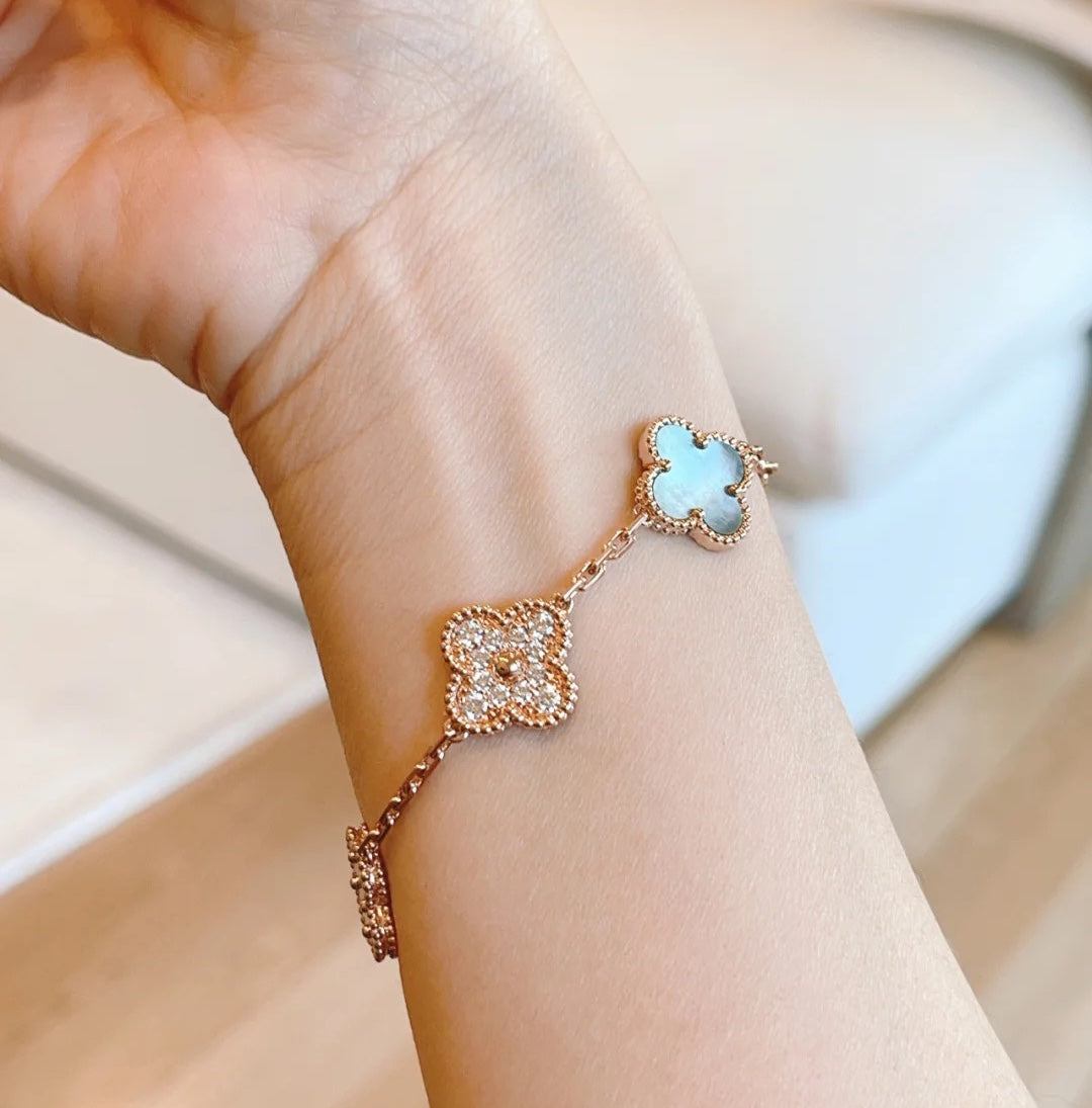 [Sophire Jewelry ] CLOVER 5 MOTIF GRAY MOP BRACELET COLLECTION