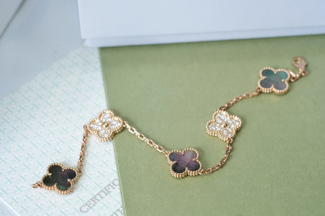 [Sophire Jewelry ] CLOVER 5 MOTIF GRAY MOP BRACELET COLLECTION