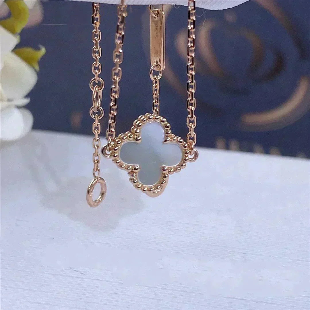 [Sophire Jewelry ]CLOVER WHITE MOP SINGLE FLOWER BRACELET