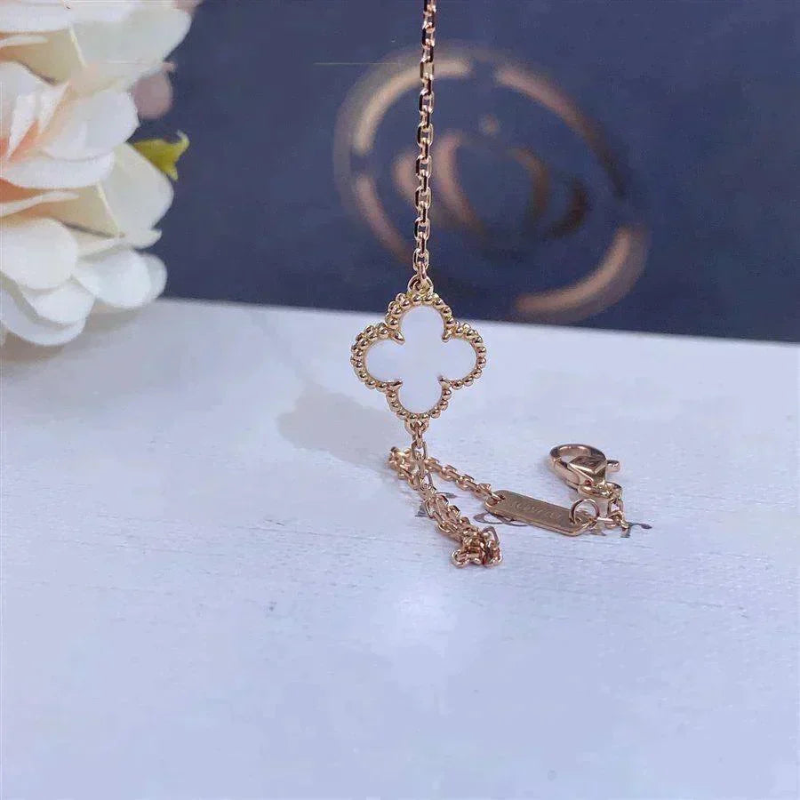 [Sophire Jewelry ]CLOVER WHITE MOP SINGLE FLOWER BRACELET