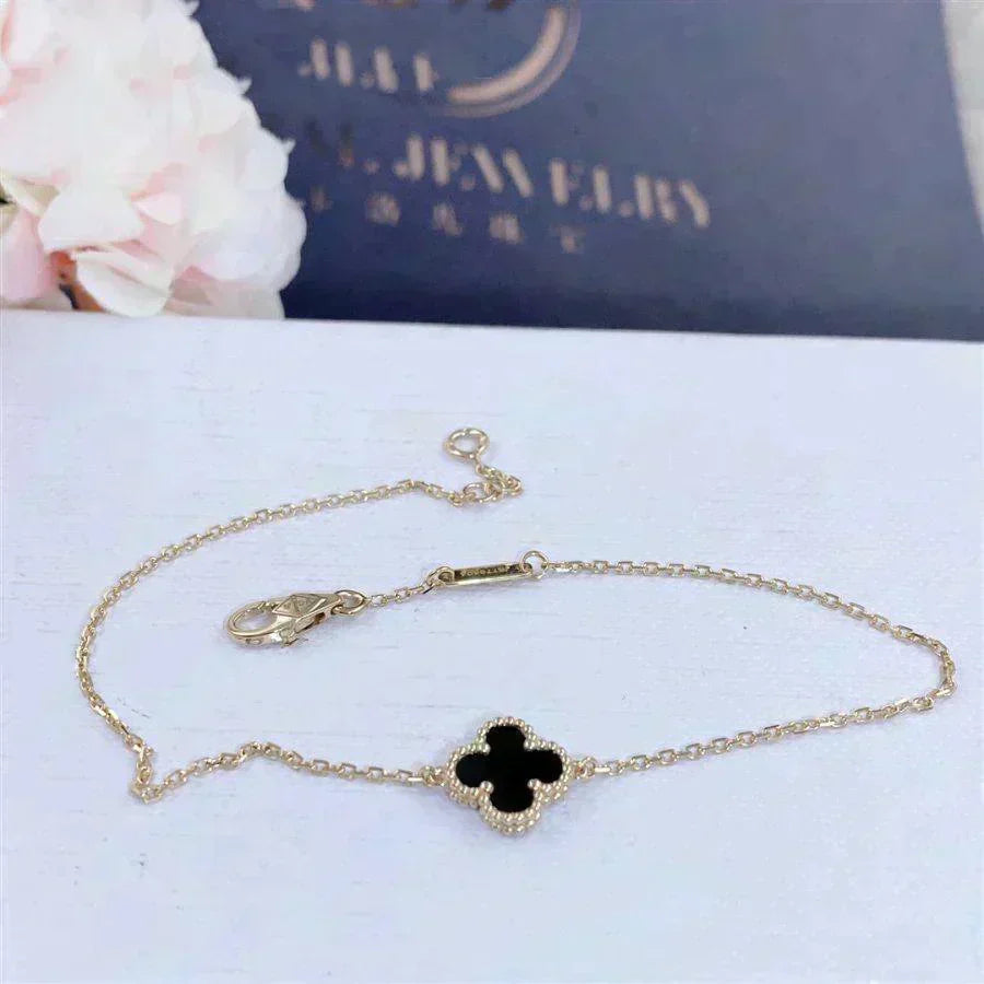 [Sophire Jewelry ]CLOVER ONYX SINGLE FLOWER BRACELET