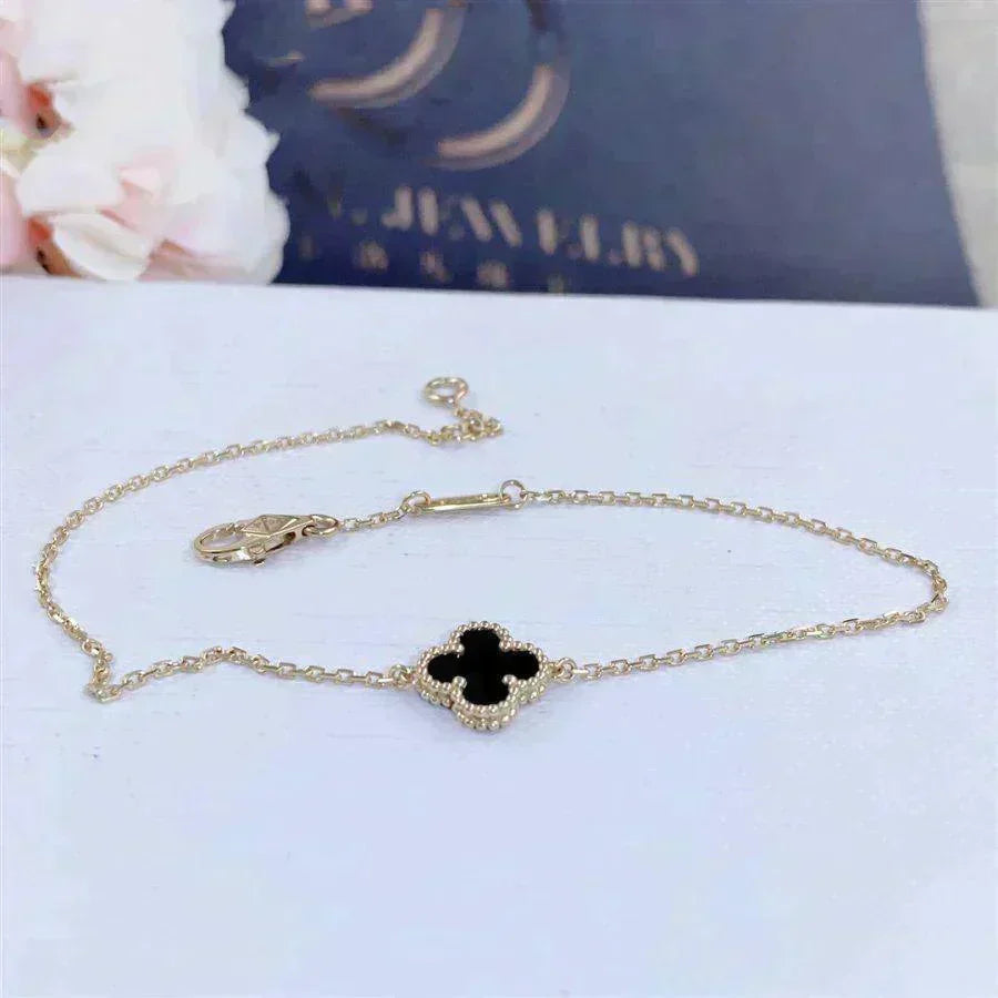 [Sophire Jewelry ]CLOVER ONYX SINGLE FLOWER BRACELET