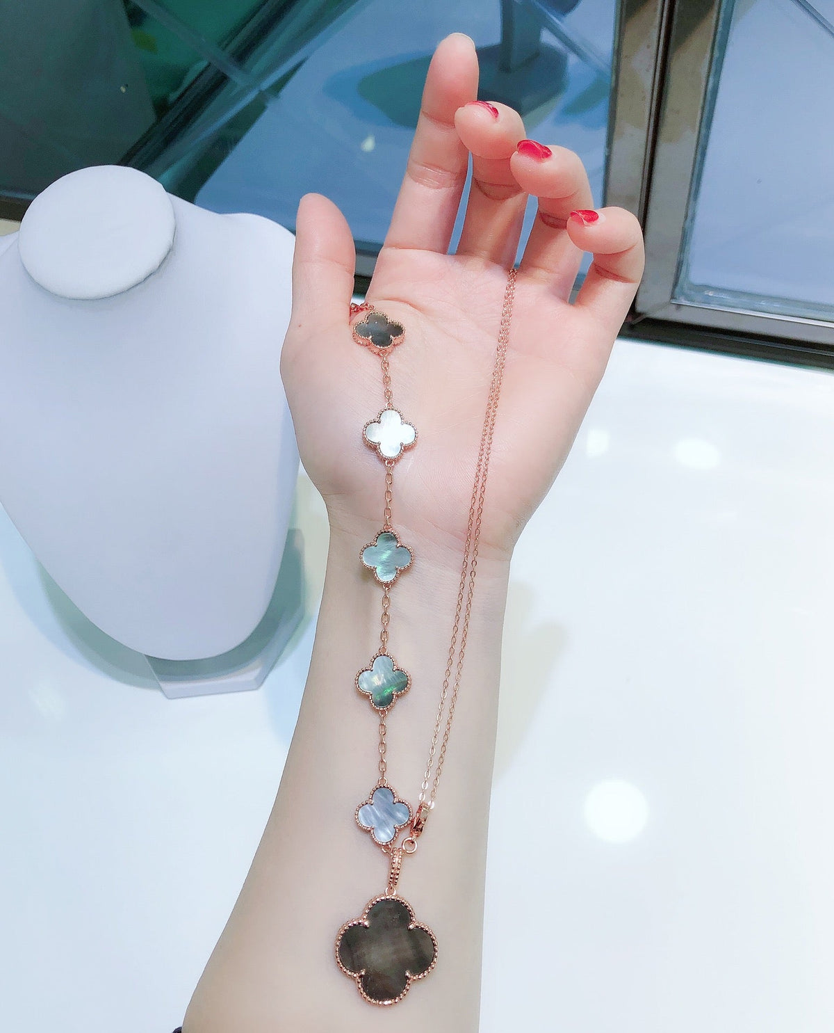 [Sophire Jewelry ]COMBINED BRACELET 5 MOTIFS AND NECKLACE DARK MOP ROSE GOLD