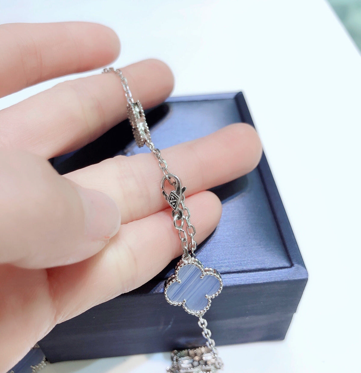 [Sophire Jewelry ]CLOVER 10 MOTIFS CHALCEDONY DIAMONDS SILVER NECKLACE