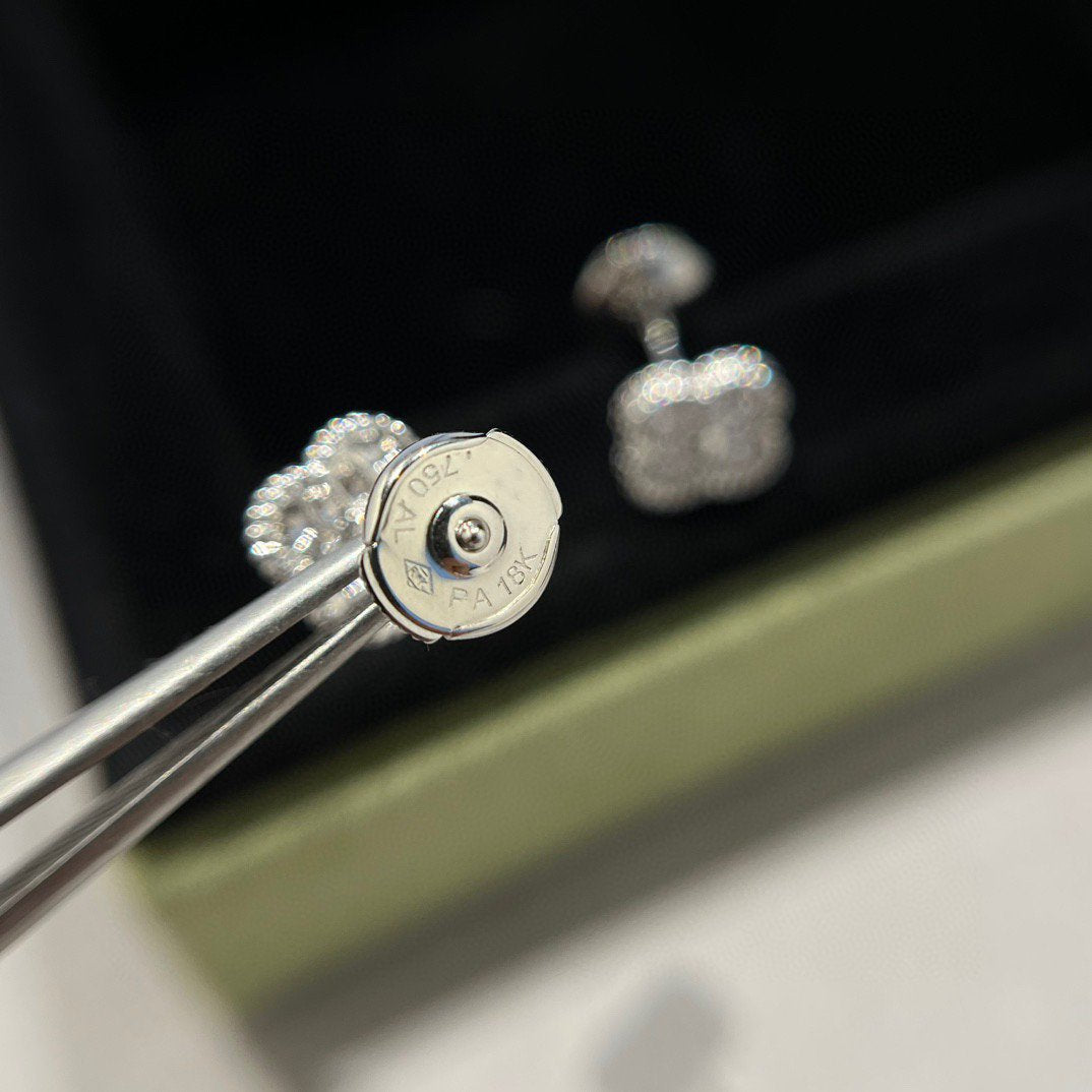 [Sophire Jewelry ]CLOVER MINI DIAMOND STUD EARRINGS