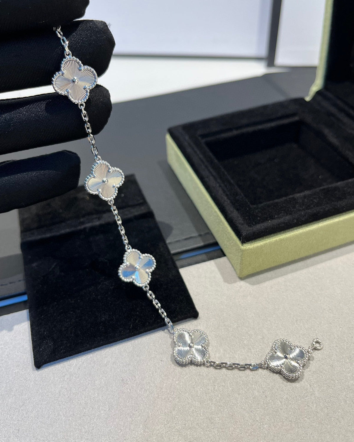 [Sophire Jewelry ] CLOVER 5 MOTIF LASER BRACELET COLLECTION