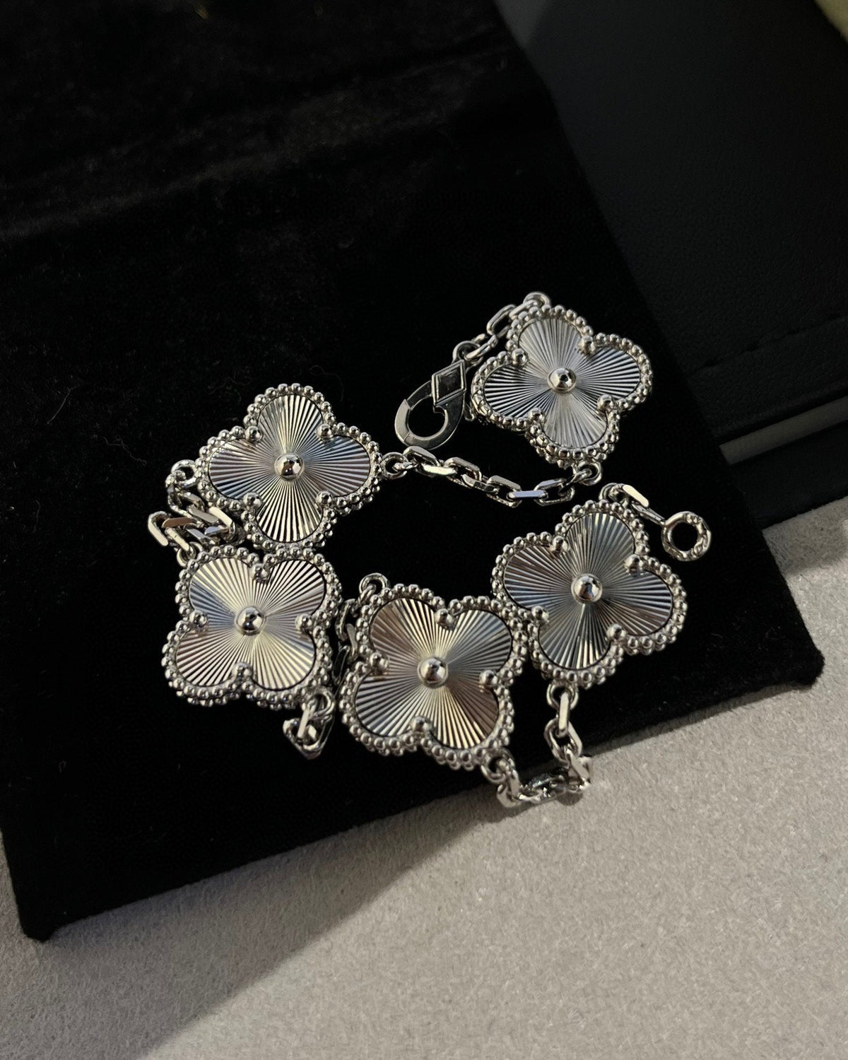 [Sophire Jewelry ] CLOVER 5 MOTIF LASER BRACELET COLLECTION
