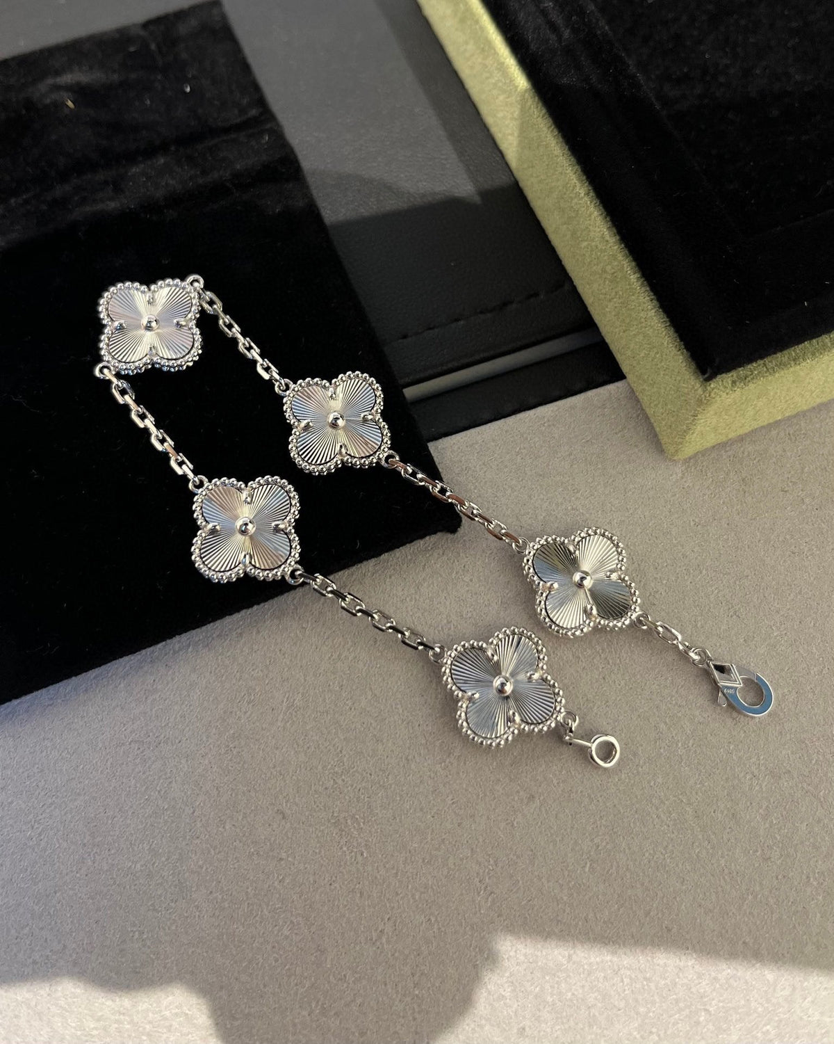 [Sophire Jewelry ] CLOVER 5 MOTIF LASER BRACELET COLLECTION